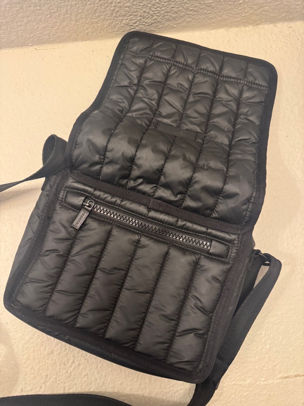 Hunter puffer Quilted Crossbody Shoulder Bag - Picture 6 of 7